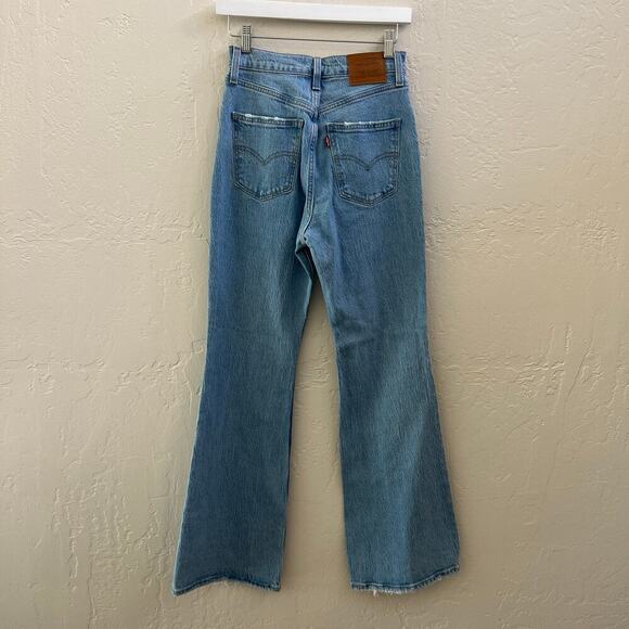 EUC $108 Levi's 70's High Rise Flare Light Wash Jeans - Picture 6 of 7